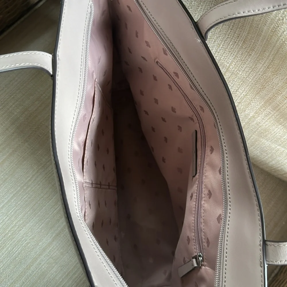 Kate Spade Rose/Pink shoulder purse. Barely used. - Picture 4 of 6